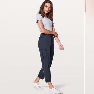 Lululemon Move Lightly Pant *25" Sz:12
True Navy